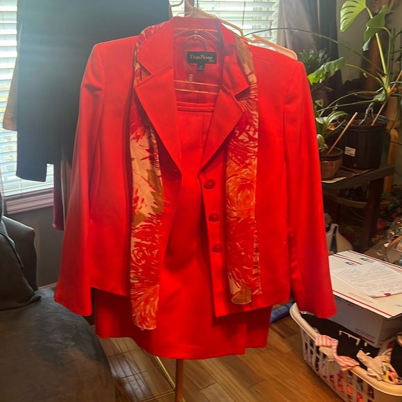 Evan Picone suit, coral color with scarf, size 12, EUC, jacket/pencil skirt - Picture 2 of 14